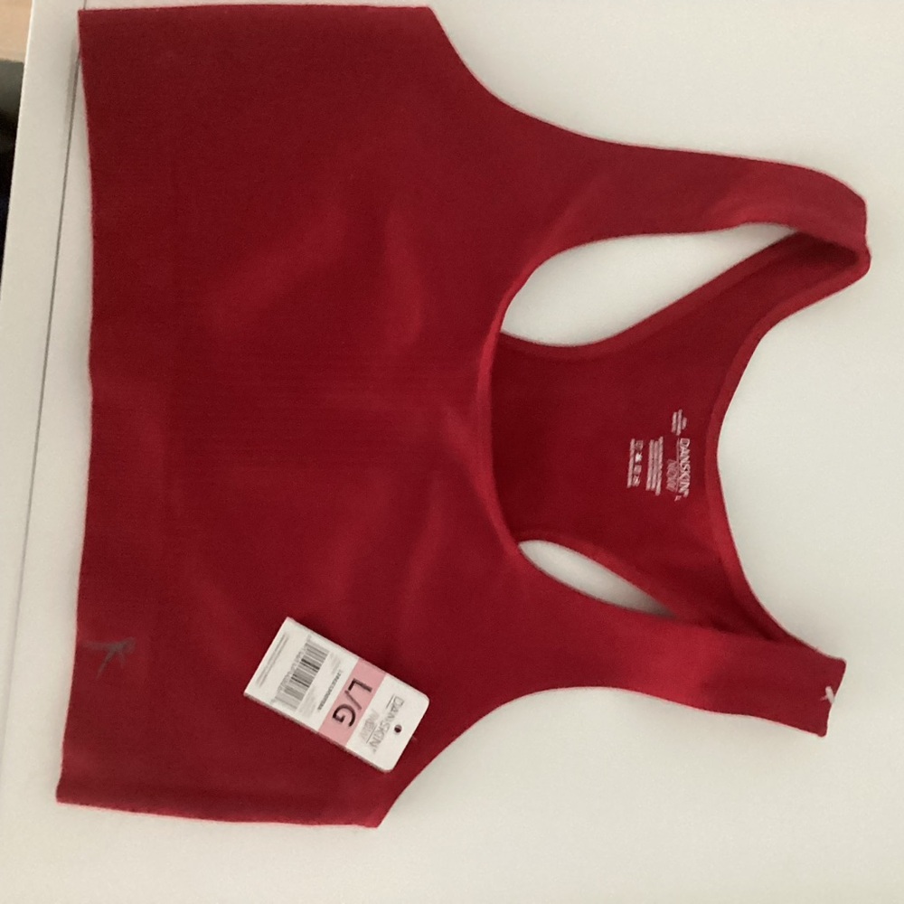 Danskin now sport top red
